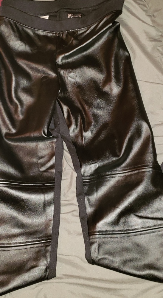 Leather leggings..Super Cute Fit